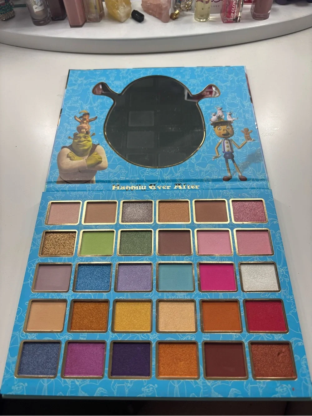 Makeup Revolution x Shrek eyeshadow Pallete